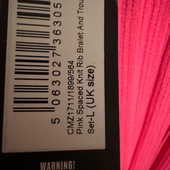 Beautiful knit 2 PC - Pretty Little Things - Picture 4 of 5